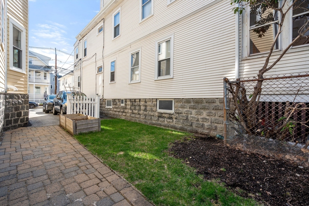 84 Pearson Rd, Tufts