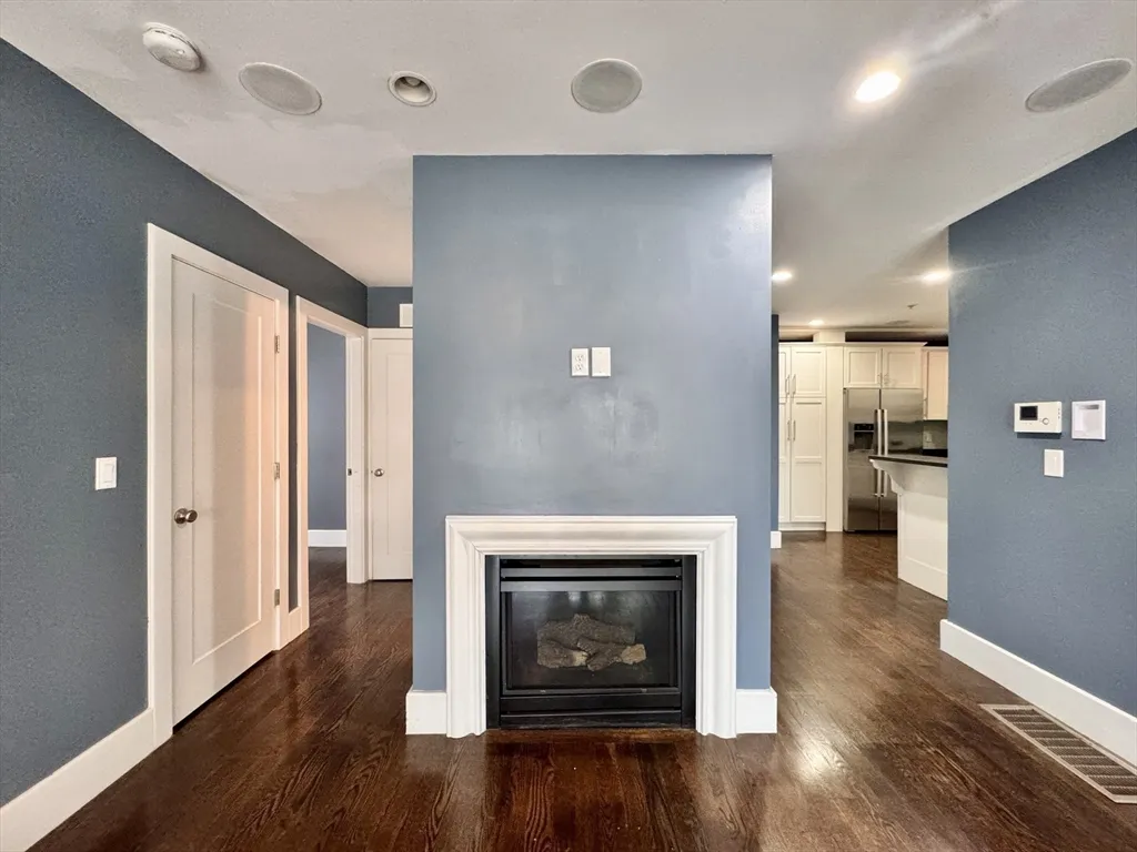 12 Mohawk St, South Boston