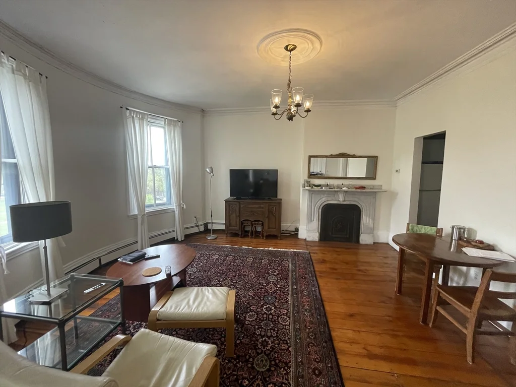 811 E Broadway, South Boston