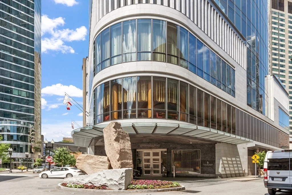 1 Dalton St, Back Bay