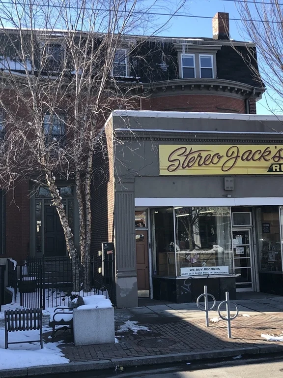 1686 Massachusetts Ave, Neighborhood Nine