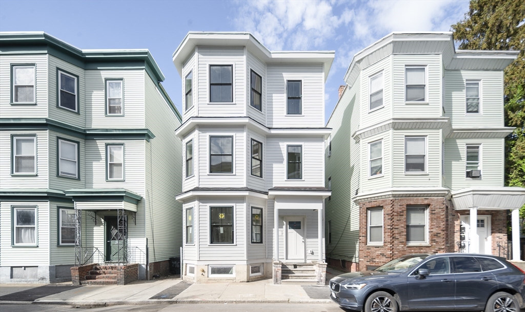 298 Maverick St, East Boston