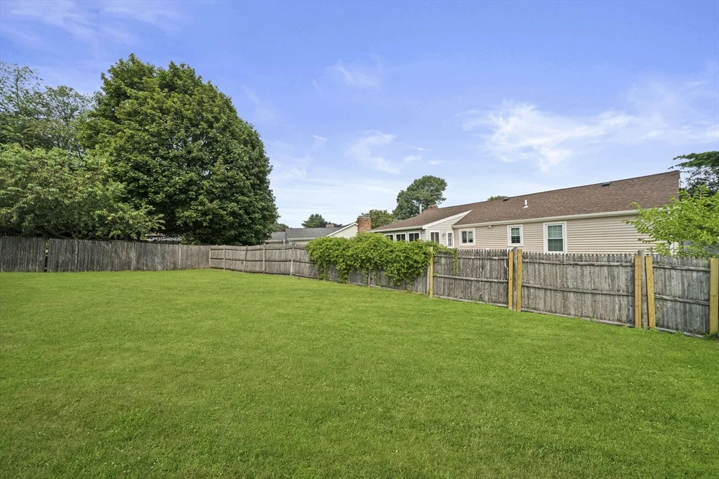 28 Hillside Ave, Stoneham