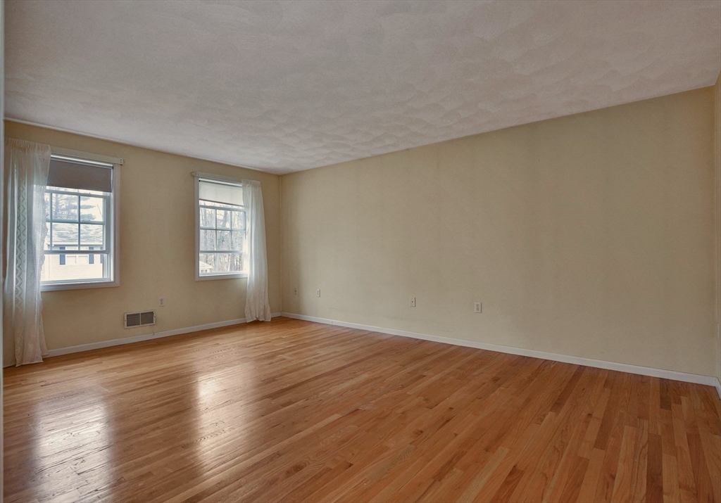 7 Van Norden Rd, Burlington