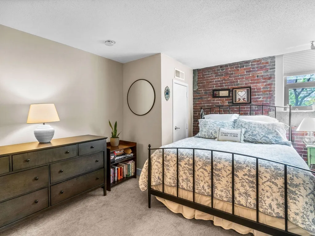 42 8th St, Charlestown