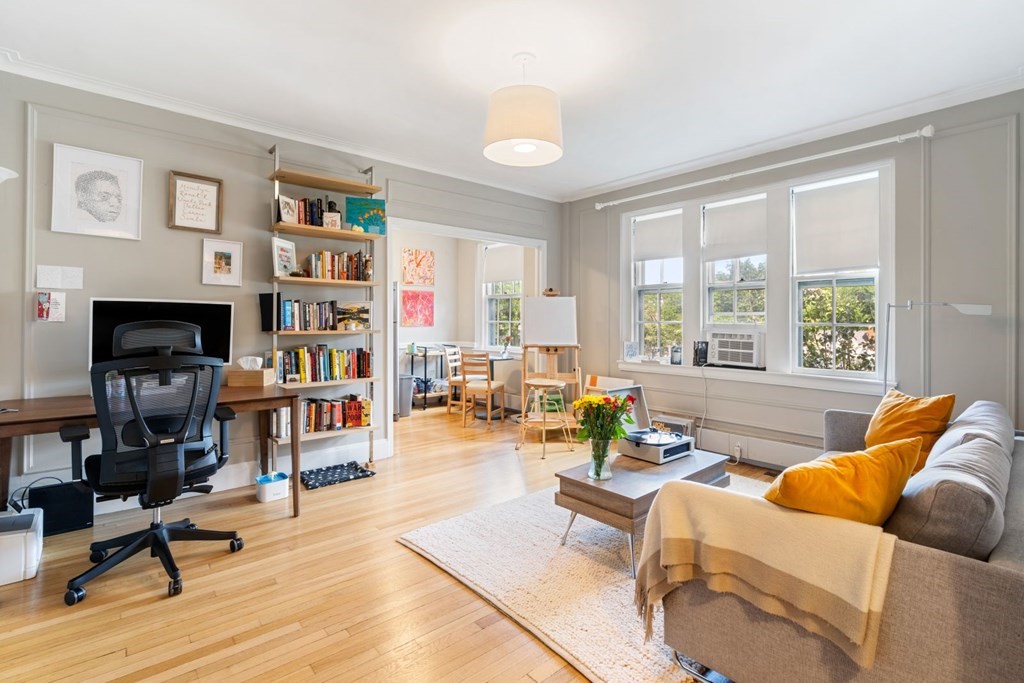 988 Memorial Dr, Harvard Square