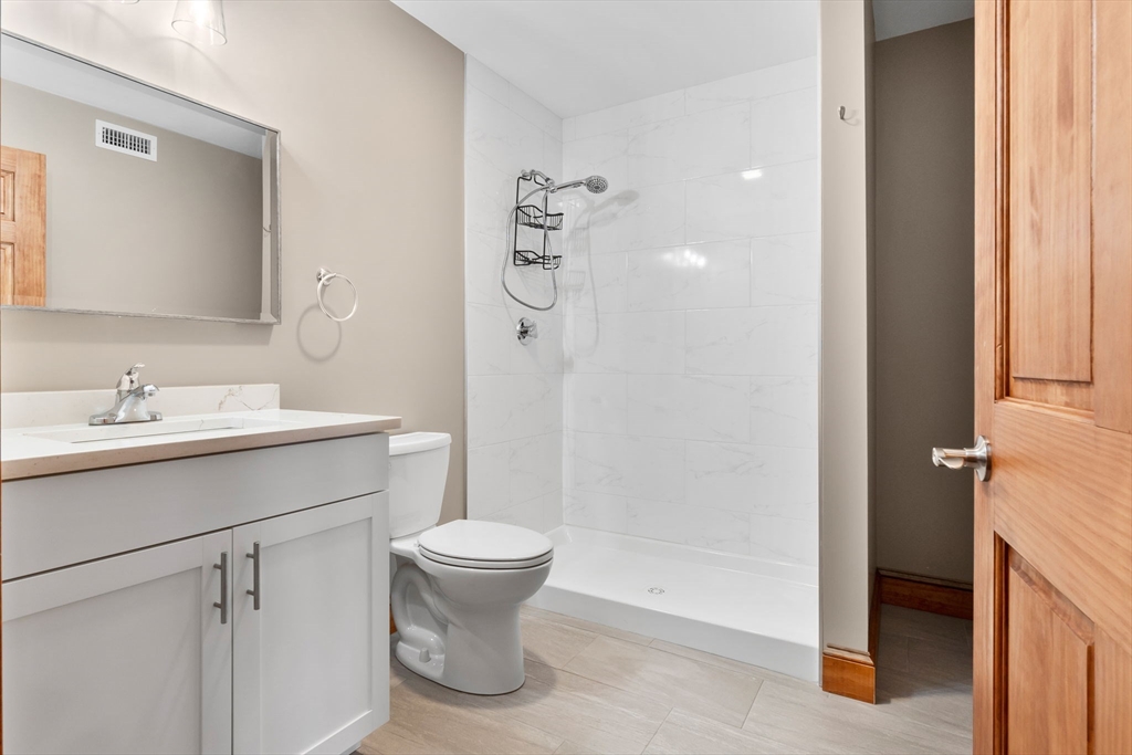 44 Maple St, Danvers