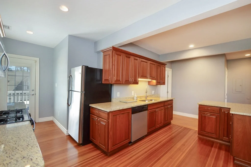 66 Tucker Ln, Dartmouth
