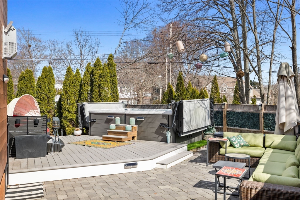 706 Saw Mill Brook Pkwy, Newton Center