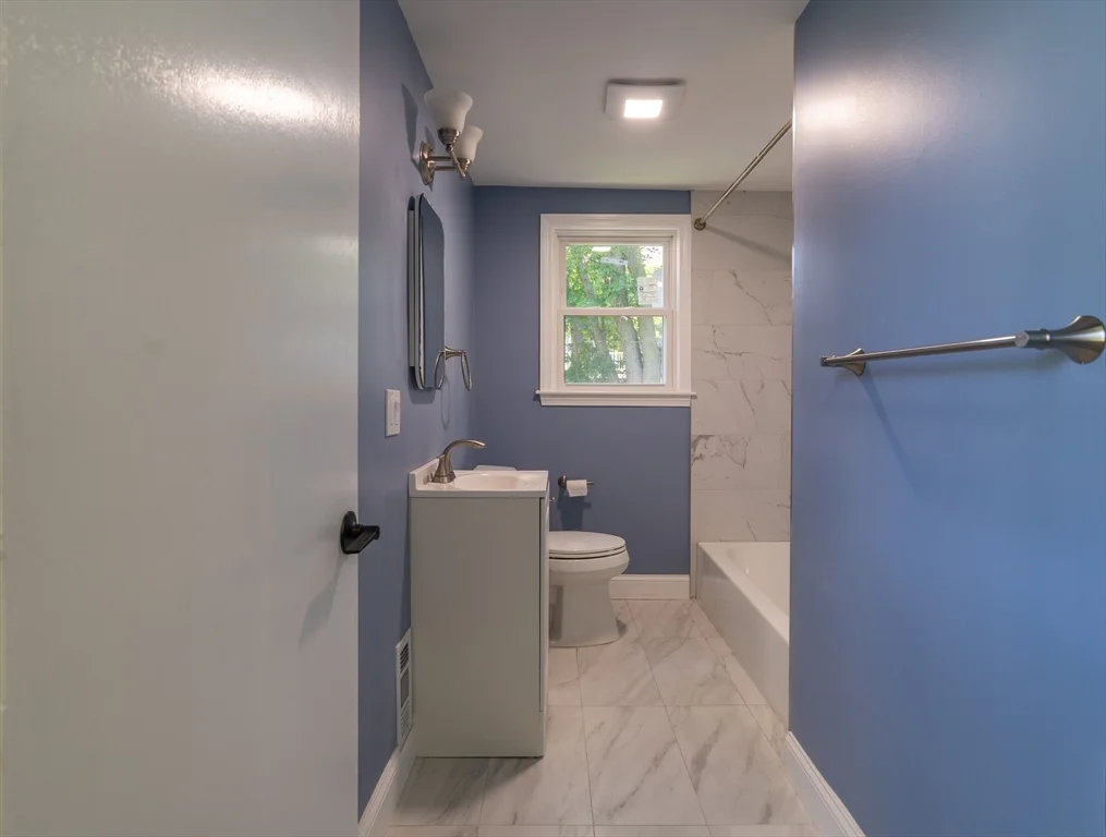 10 Colburn St, Waltham