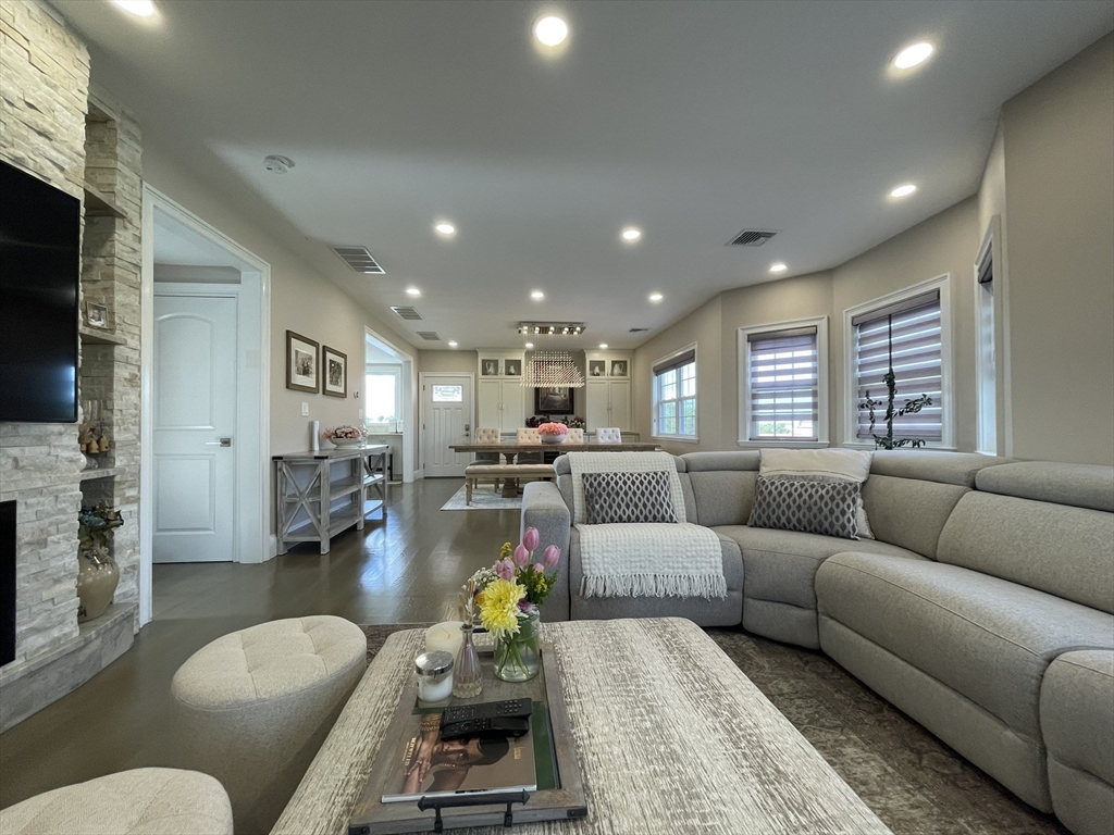 20 Trevalley Rd, Revere