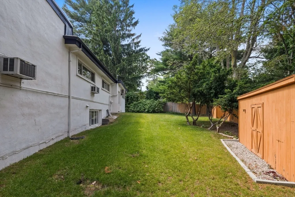 11 Patterson Rd, Lexington