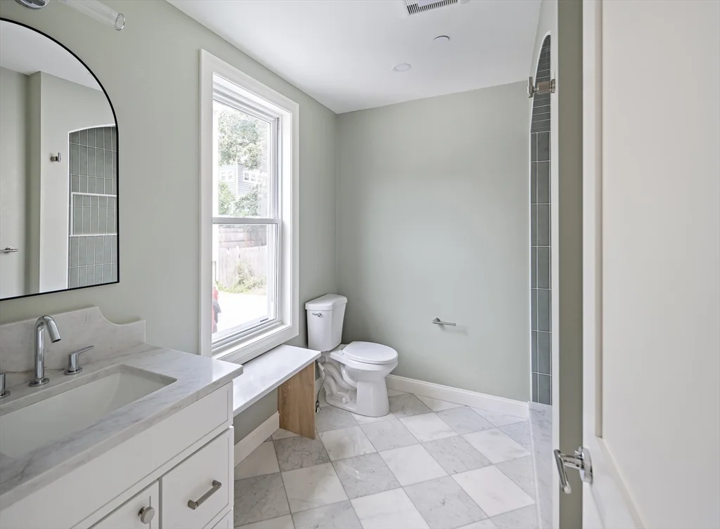 206 Byron St, East Boston