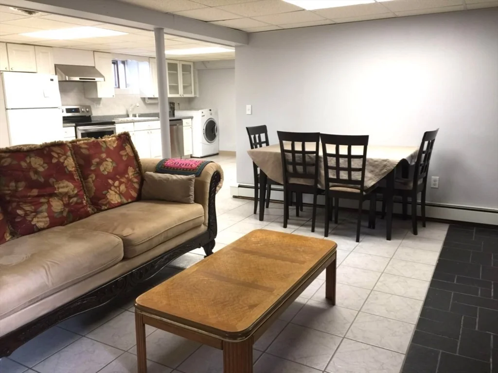 11 Walnut Hill Rd, Newton