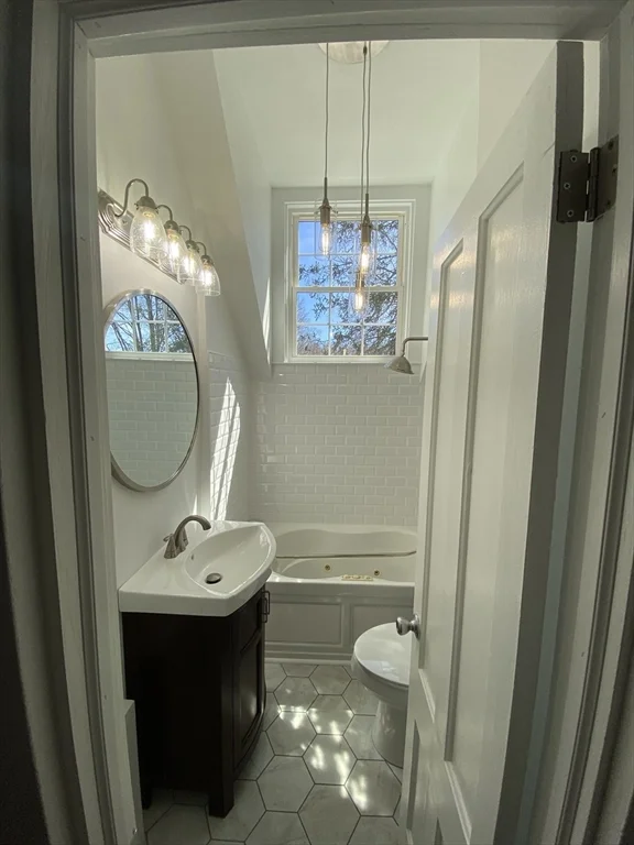 74 Moore Ave, Warren