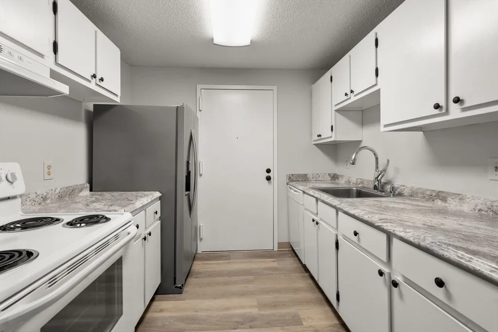 11 Silver Hill Ln, Natick