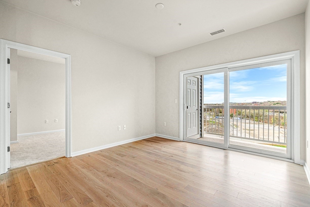 2 Stratton Dr, Woburn