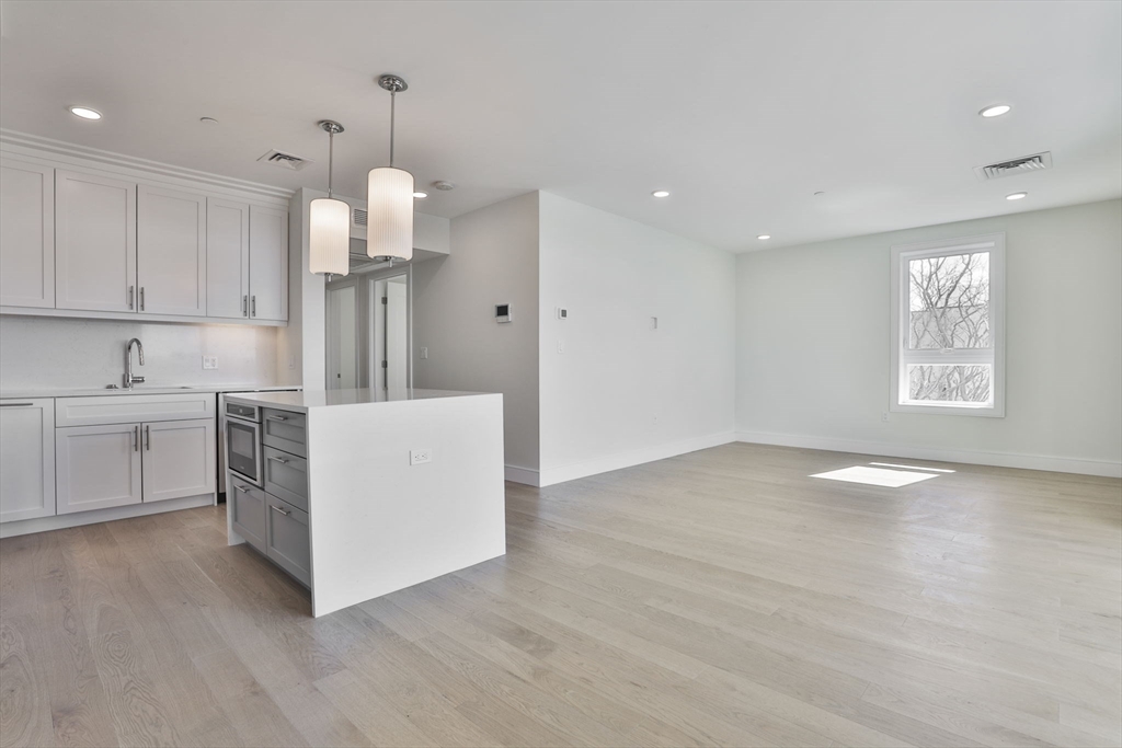 301 Border St, East Boston