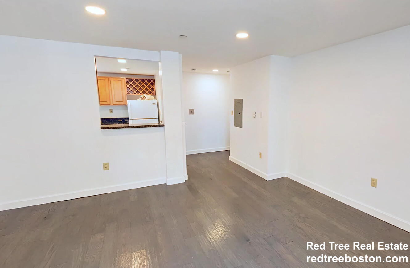 105 Queensberry St, Fenway