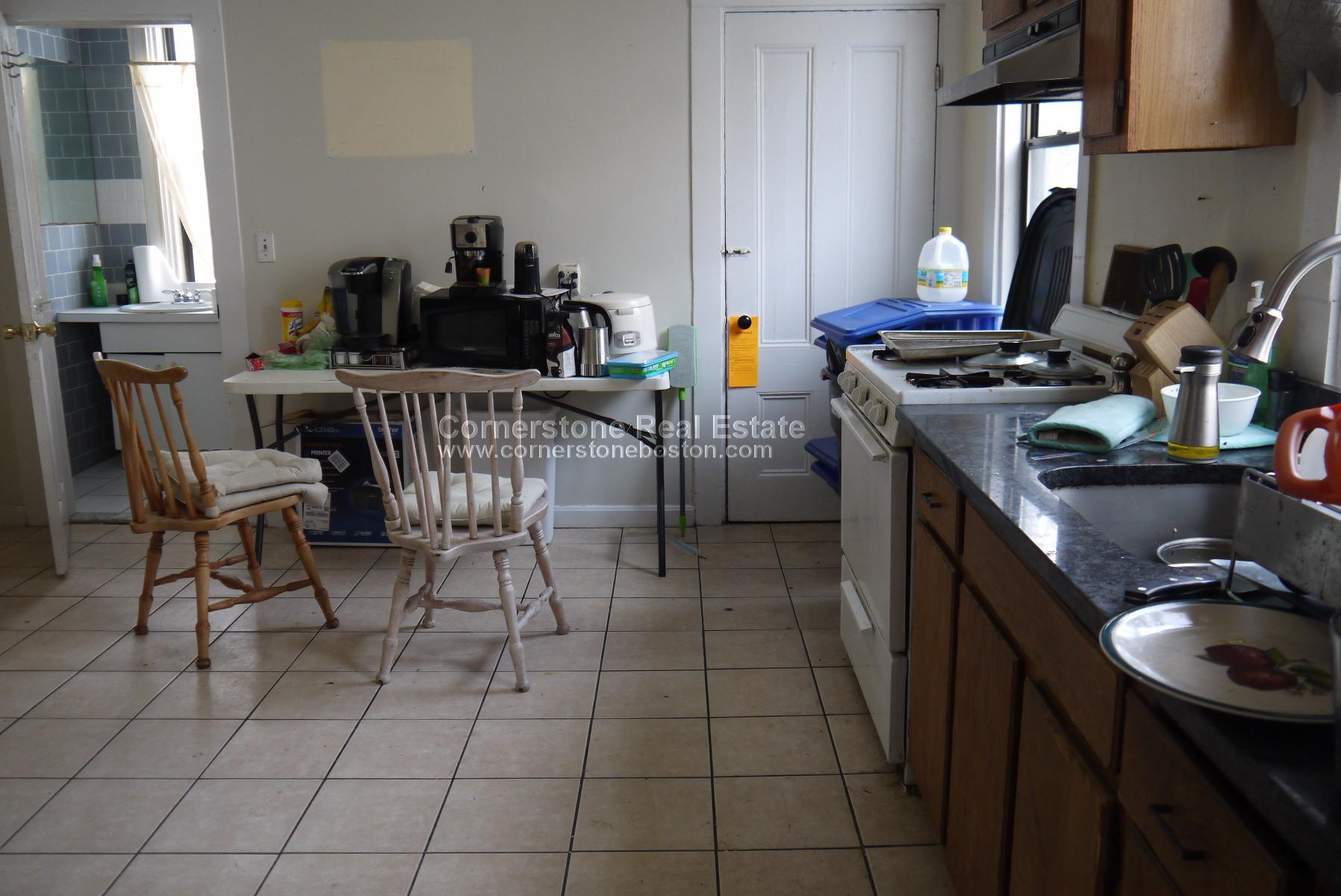 12 Saunders St, Oak Square