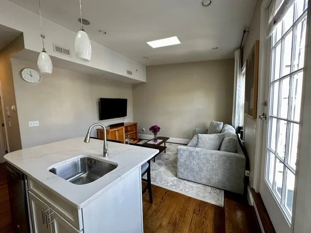 180 W 7th St, South Boston