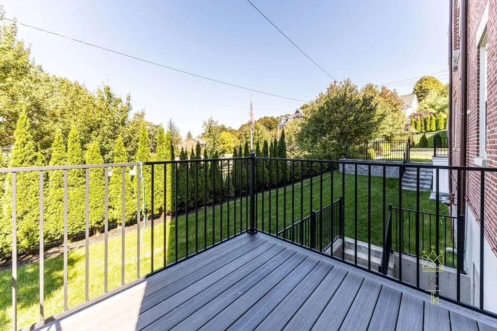 85 Regent St, Roxbury