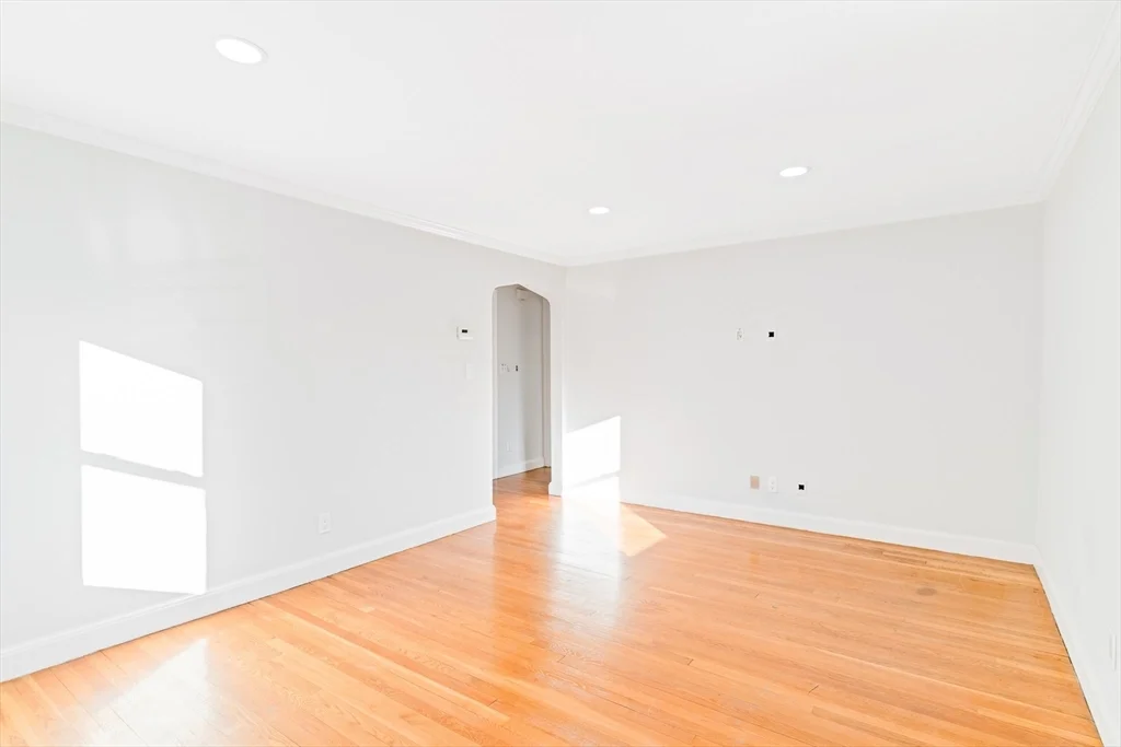 126 Washington Ave, Waltham