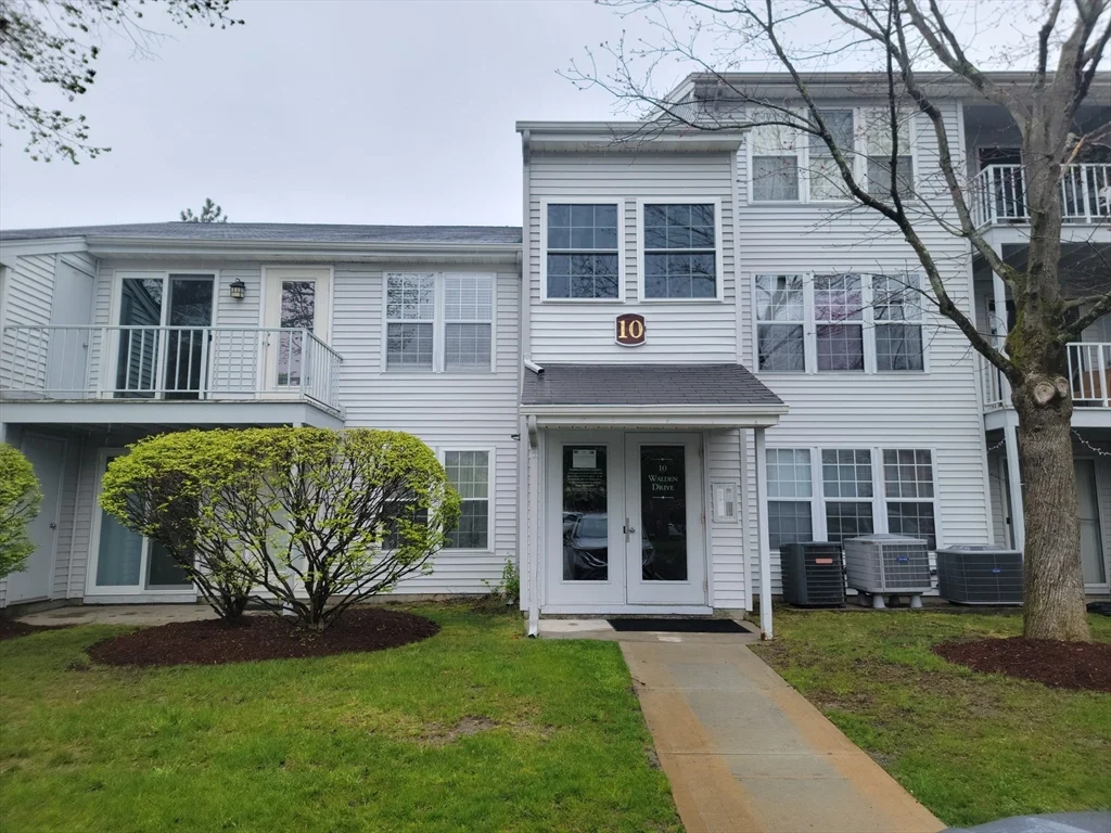 10 Walden Dr, Natick