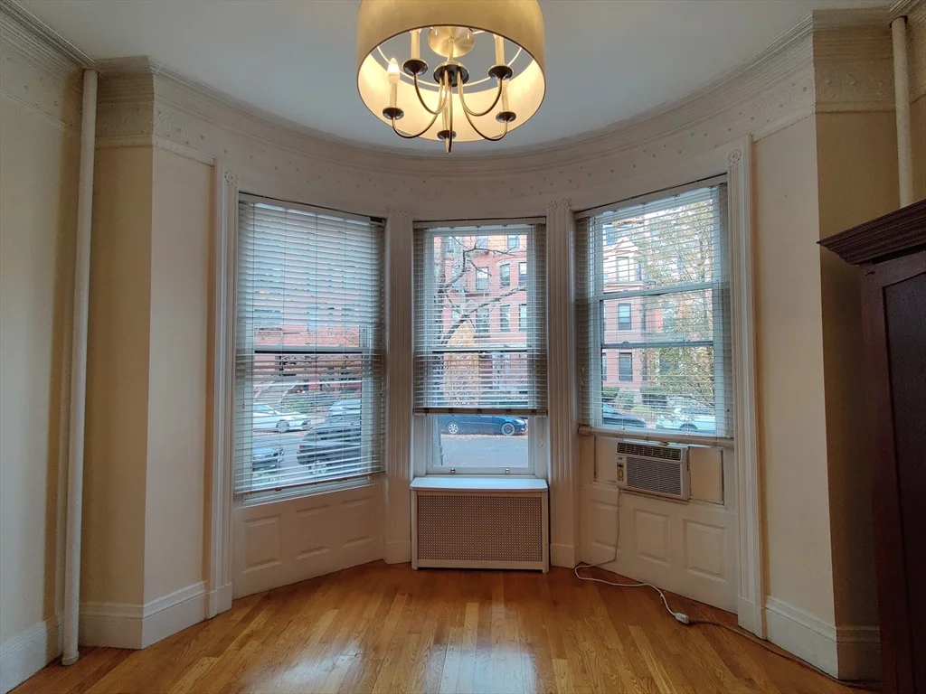 394 Marlborough St, Back Bay