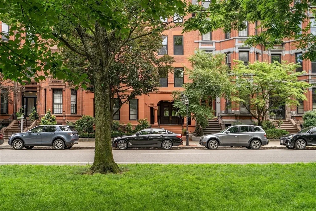 290 Commonwealth Ave, Back Bay