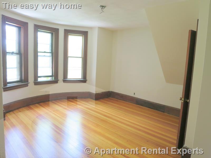 252 Harvard St, Tufts