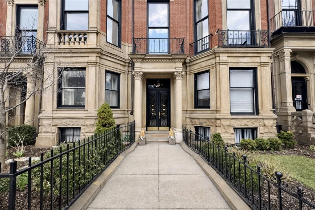 133 Commonwealth Ave, Back Bay