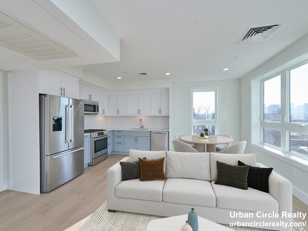 301 Border St, Central Square