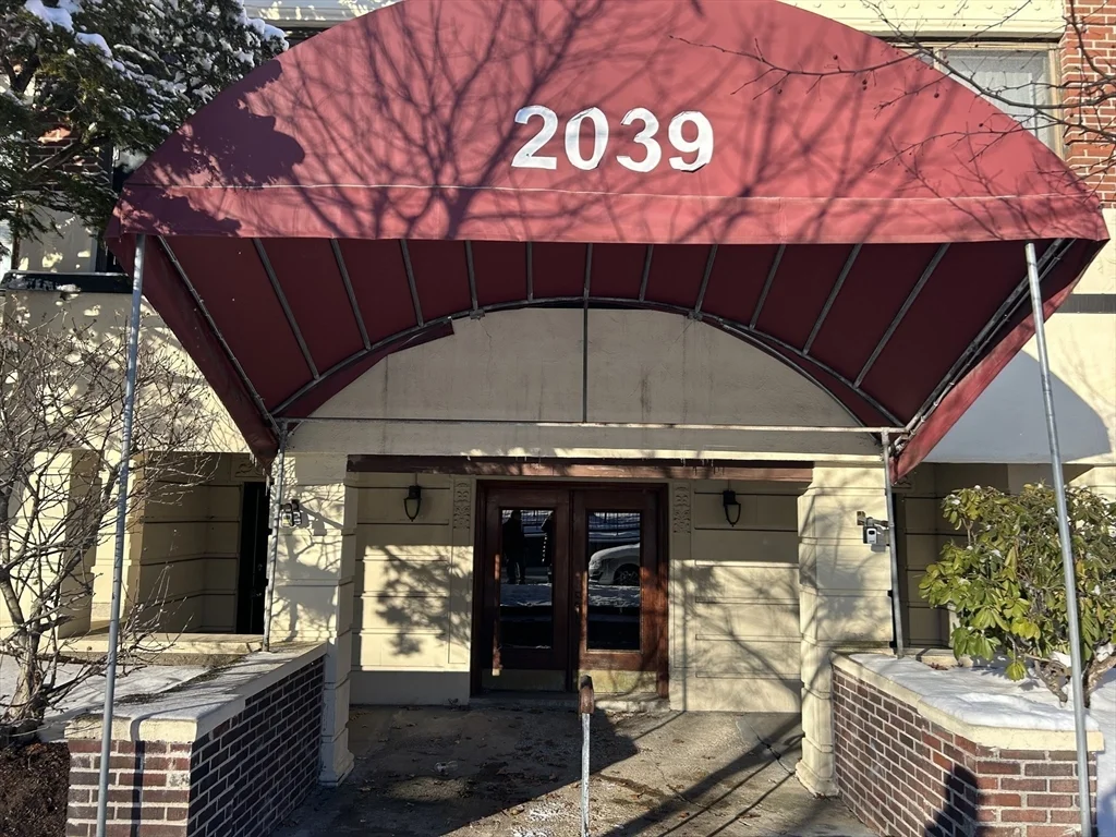 2039 Commonwealth Ave, Brighton