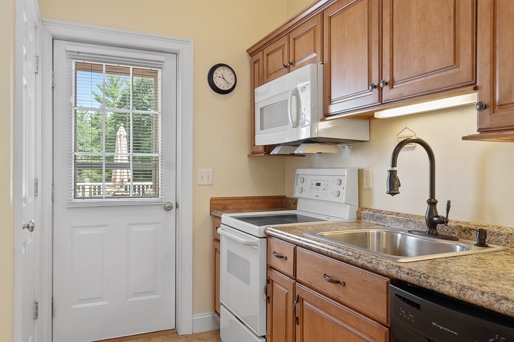 7 Charles Pl, Pepperell