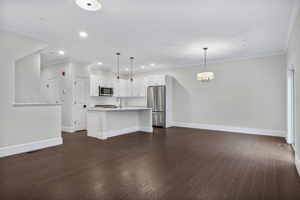 15 Lily Pond Ln, Lexington