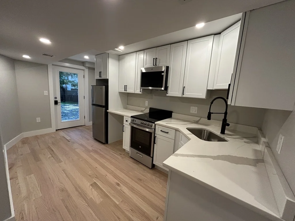 35 Delle Ave, Mission Hill