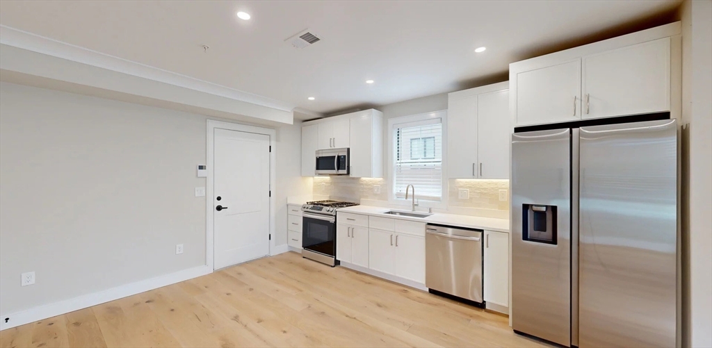 9 Everett St, Allston