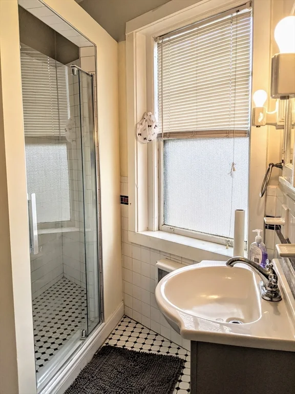 2 Claflin Rd, Washington Square