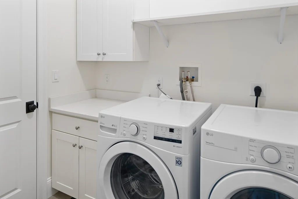 19 Lily Pond Ln, Lexington