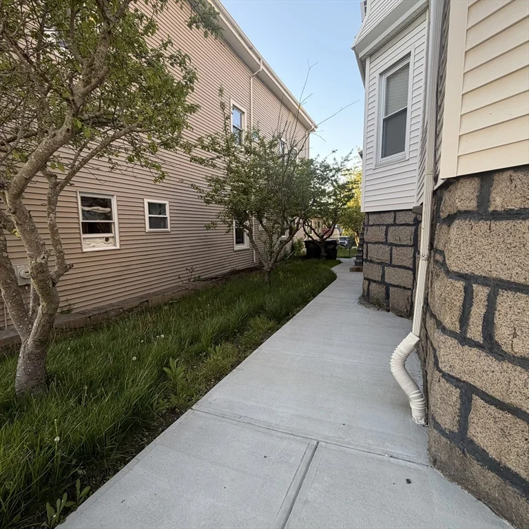 58 Prospect St, Fall River