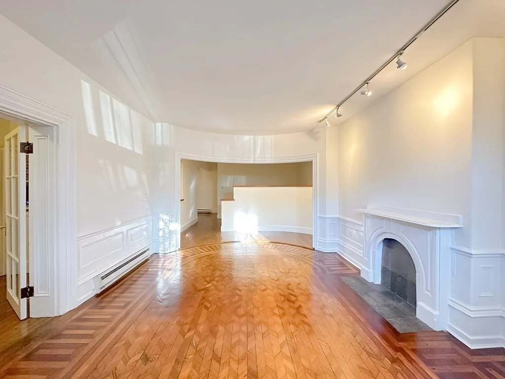 534 Massachusetts Ave, South End