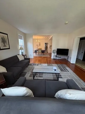 664 Washington St, Oak Square