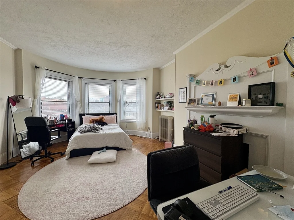 914 Beacon St, Fenway