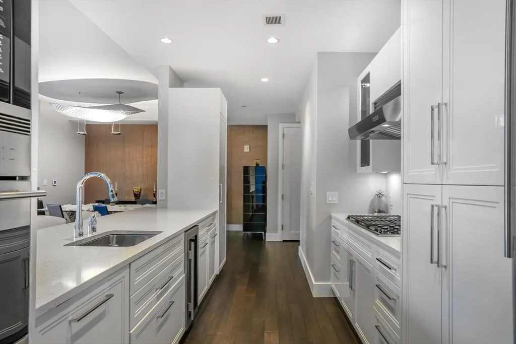 22 Liberty Dr, Seaport District