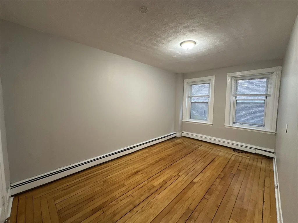 39 Forest St, Roxbury