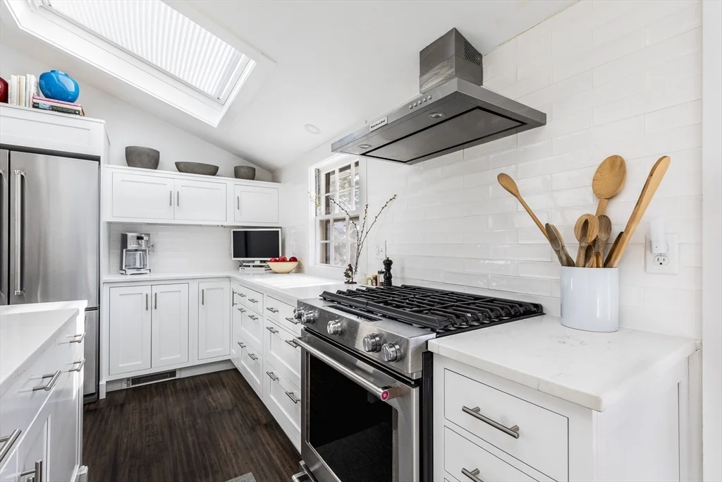 5 Stacey Ct, Marblehead