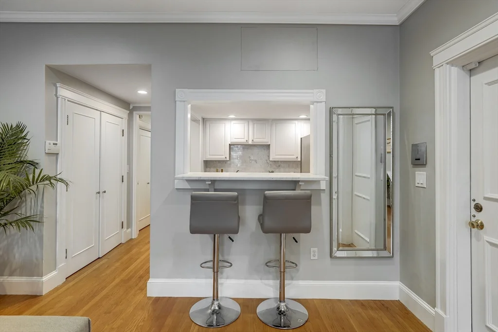 381 Marlborough St, Back Bay
