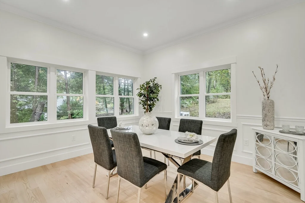 22 Estabrook Rd, Lexington