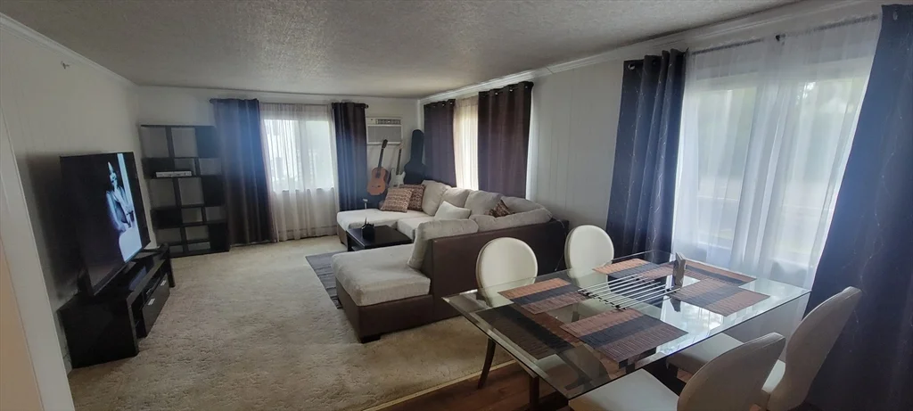 302 Pleasant St, North Andover